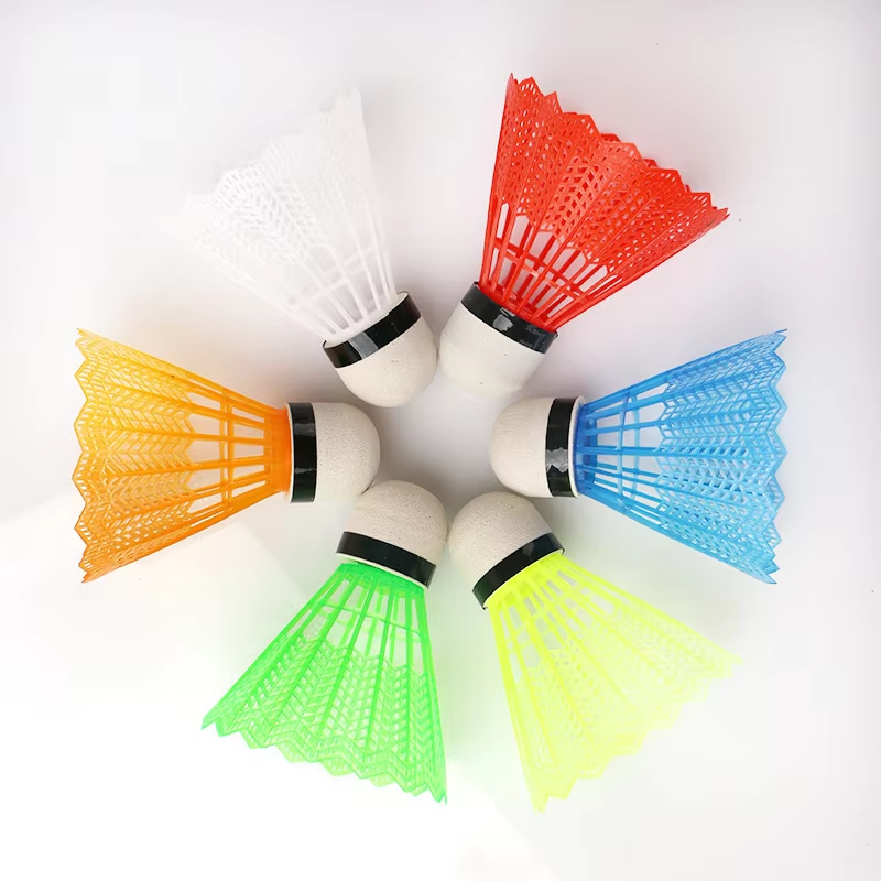 12 szt. Kolorowe plastikowe lo – Badminton Nylon Shuttlecock recenzja i cena